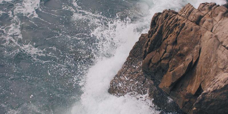 徐州颚式破碎机选购终极指南：根据物料硬度精准选型，避开反击式破碎机与制砂机的选择误区
